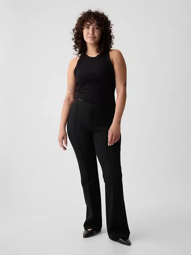 Hoge taille, bi-stretch broek met uitlopende pijpen