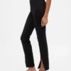 Hoge taille, dubbel gebreide broek met split in de zoom en uitlopende pijpen