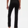 Hoge taille, dubbel gebreide broek met split in de zoom en uitlopende pijpen