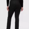 Hoge taille, dubbel gebreide broek met split in de zoom en uitlopende pijpen