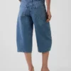 Hoge taille met riemen: Barrel-culottejeans