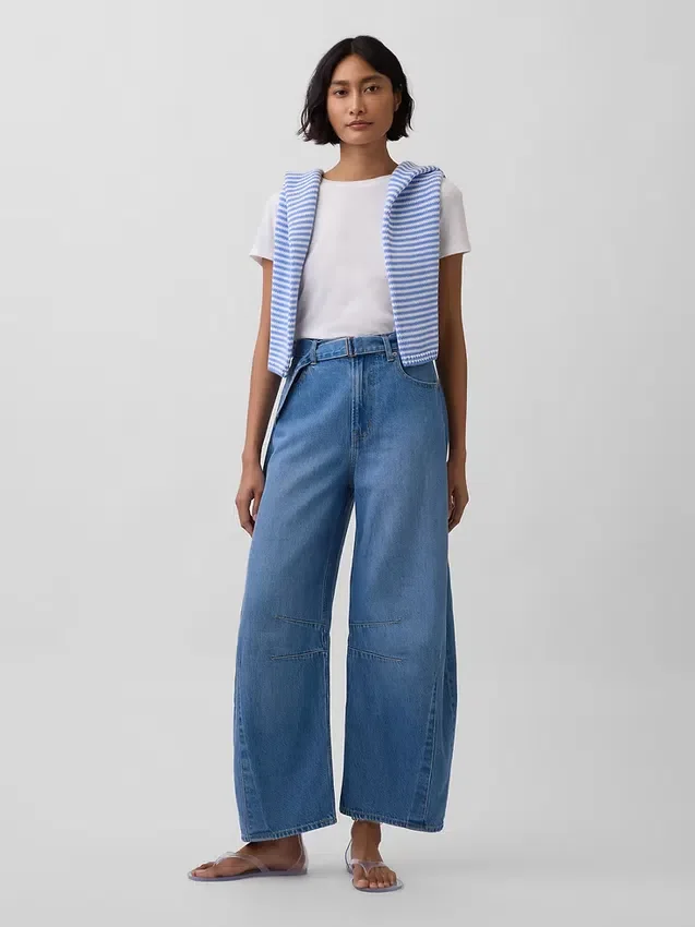 Hoge taille, ultrazachte Jeans met riemen in hoefijzervorm