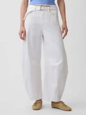 Hoge taille, ultrazachte Jeans met riemen in hoefijzervorm