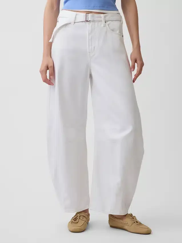 Hoge taille, ultrazachte Jeans met riemen in hoefijzervorm