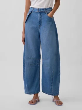 Hoge taille, ultrazachte Jeans met riemen in hoefijzervorm