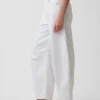 Hoge taille, ultrazachte Jeans met riemen in hoefijzervorm