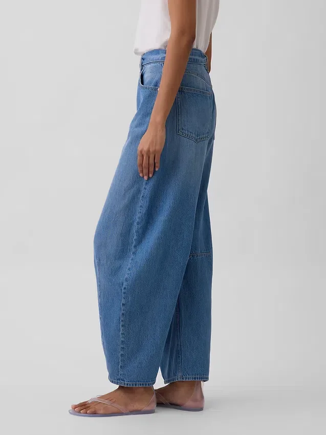 Hoge taille, ultrazachte Jeans met riemen in hoefijzervorm