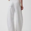 Hoge taille, ultrazachte Jeans met riemen in hoefijzervorm