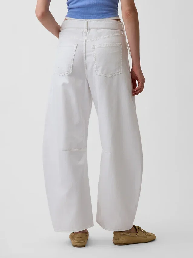 Hoge taille, ultrazachte Jeans met riemen in hoefijzervorm