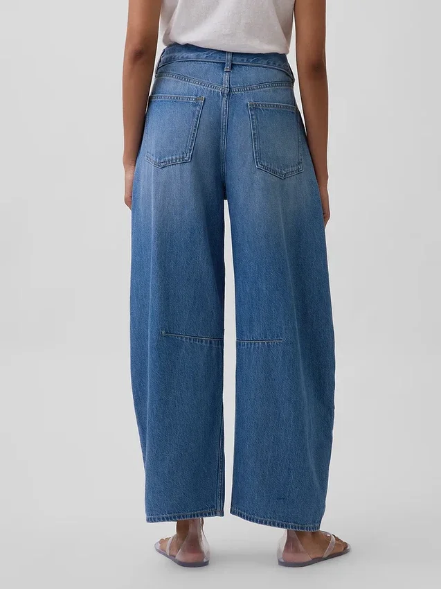 Hoge taille, ultrazachte Jeans met riemen in hoefijzervorm