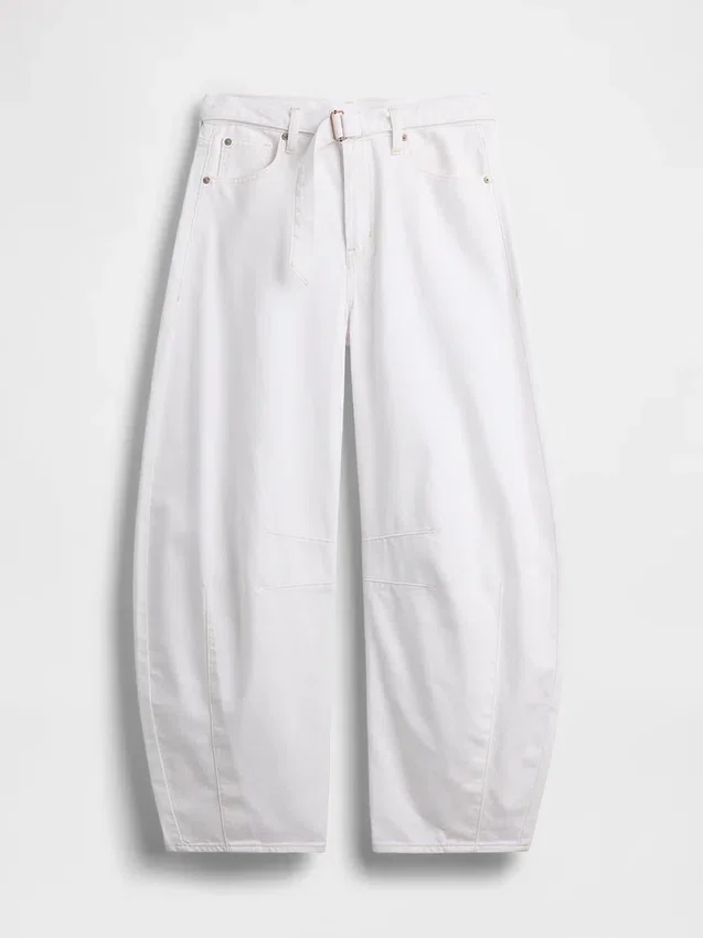 Hoge taille, ultrazachte Jeans met riemen in hoefijzervorm