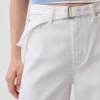 Hoge taille, ultrazachte Jeans met riemen in hoefijzervorm