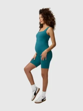 Ingrid en Isabel: de korte sportieve zwangerschapskleding-jumpsuit voor zwangere vrouwen