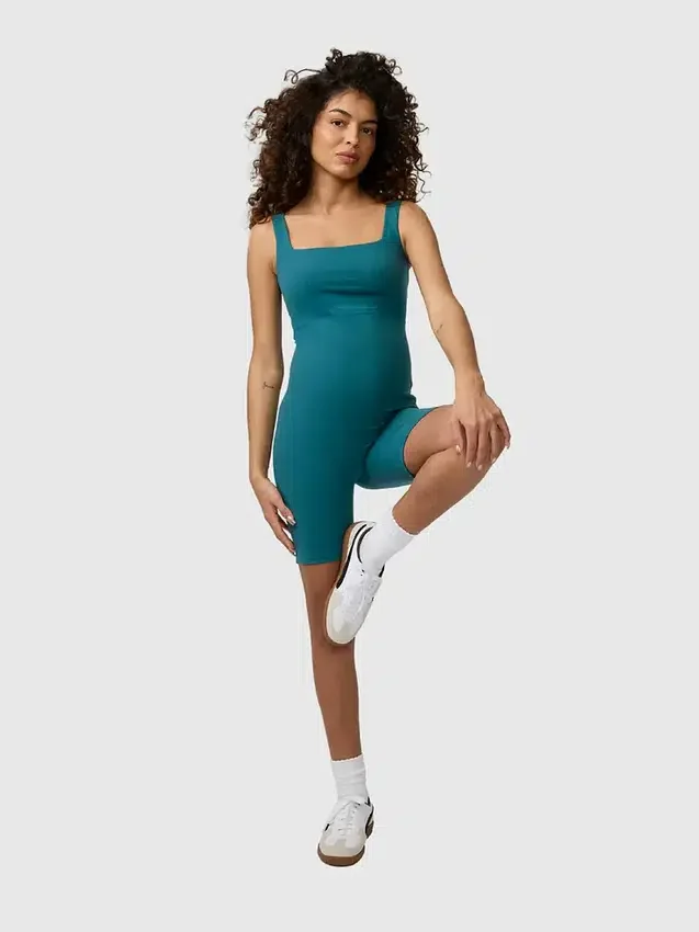 Ingrid en Isabel: de korte sportieve zwangerschapskleding-jumpsuit voor zwangere vrouwen