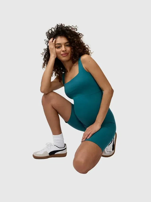 Ingrid en Isabel: de korte sportieve zwangerschapskleding-jumpsuit voor zwangere vrouwen