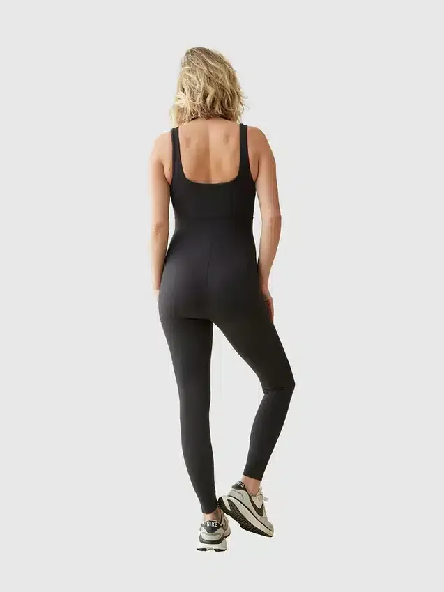 Ingrid en Isabel: de lange zwarte sportieve zwangerschapskleding-unitard