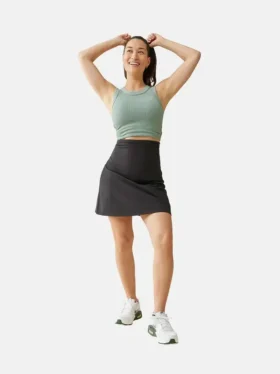 Ingrid en Isabel: de zwarte postpartum-skort voor nieuwe mama’s