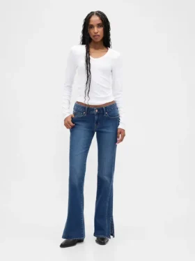 Jeans met lage taille, lang en slank model, met naad en gespleten zoom