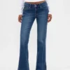 Jeans met lage taille, lang en slank model, met naad en gespleten zoom