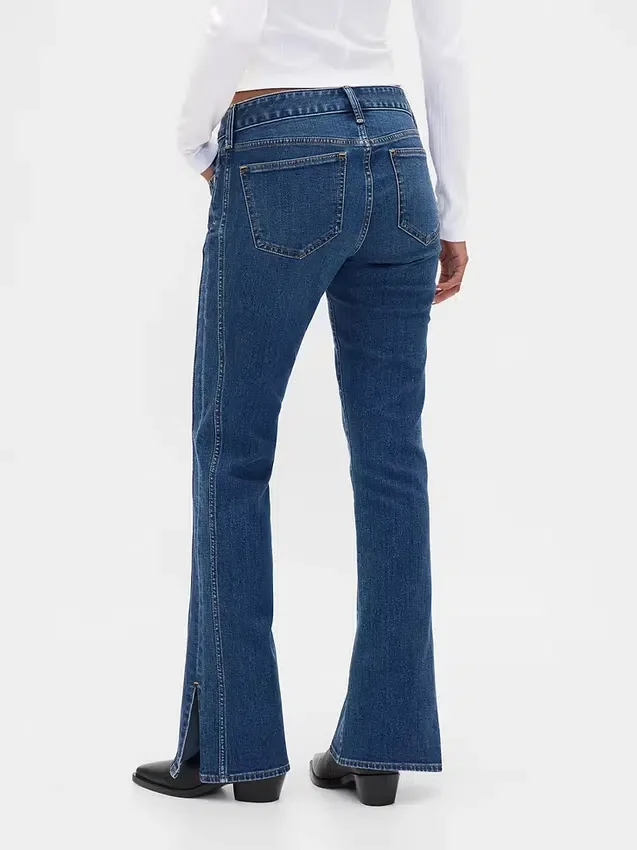 Jeans met lage taille, lang en slank model, met naad en gespleten zoom
