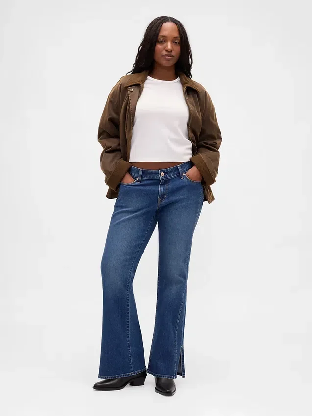 Jeans met lage taille, lang en slank model, met naad en gespleten zoom