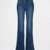 Jeans met lage taille, lang en slank model, met naad en gespleten zoom