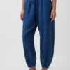 Joggingbroek van katoenen gaasdenim met wijd uitlopende pijpen