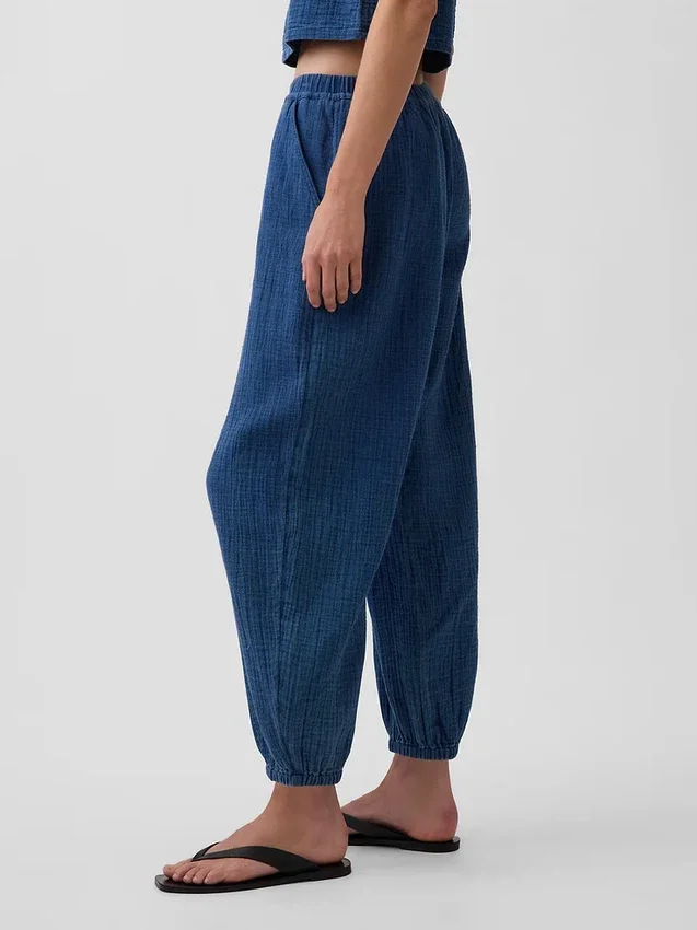 Joggingbroek van katoenen gaasdenim met wijd uitlopende pijpen