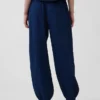 Joggingbroek van katoenen gaasdenim met wijd uitlopende pijpen