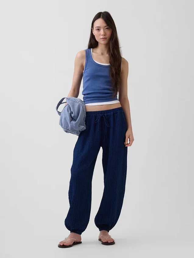 Joggingbroek van katoenen gaasdenim met wijd uitlopende pijpen