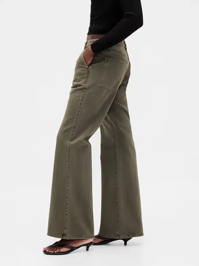 Kaki broek met lage taille en relaxte flare