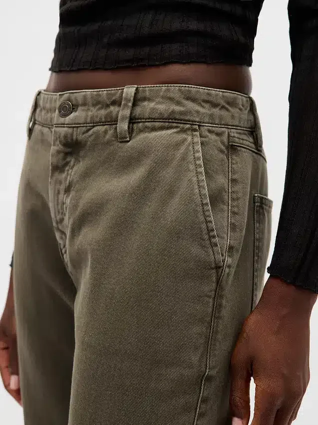 Kaki broek met lage taille en relaxte flare