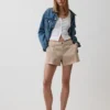 Kaki korte broek met middelhoge taille