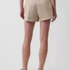Kaki korte broek met middelhoge taille