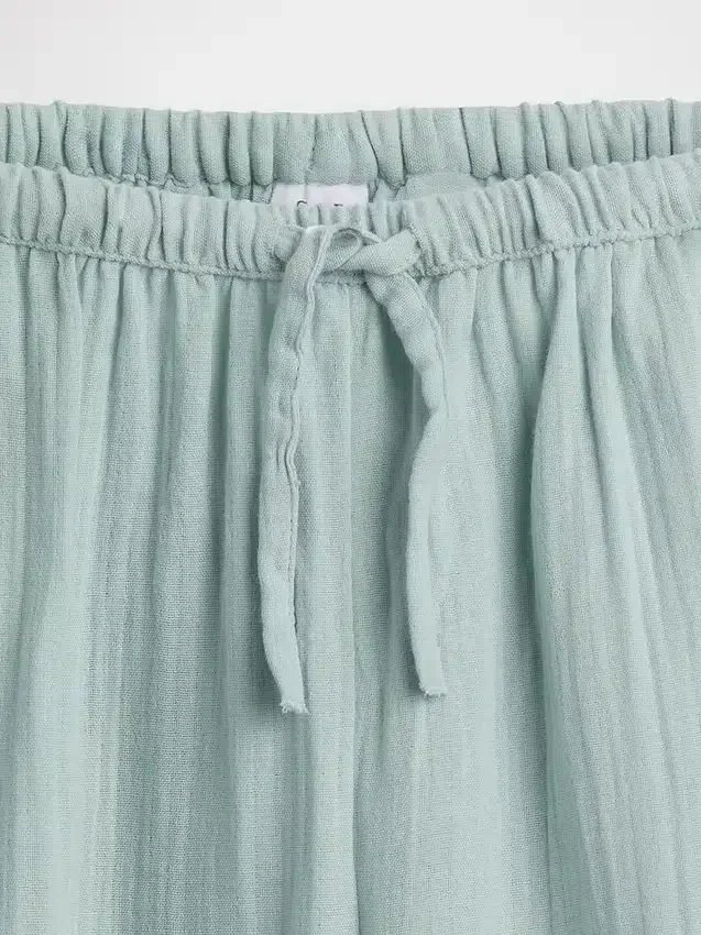 Kinderbroek van katoenen gaas met wijde pijpen