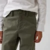 Kinderen: moderne, relaxte rechte kaki broek