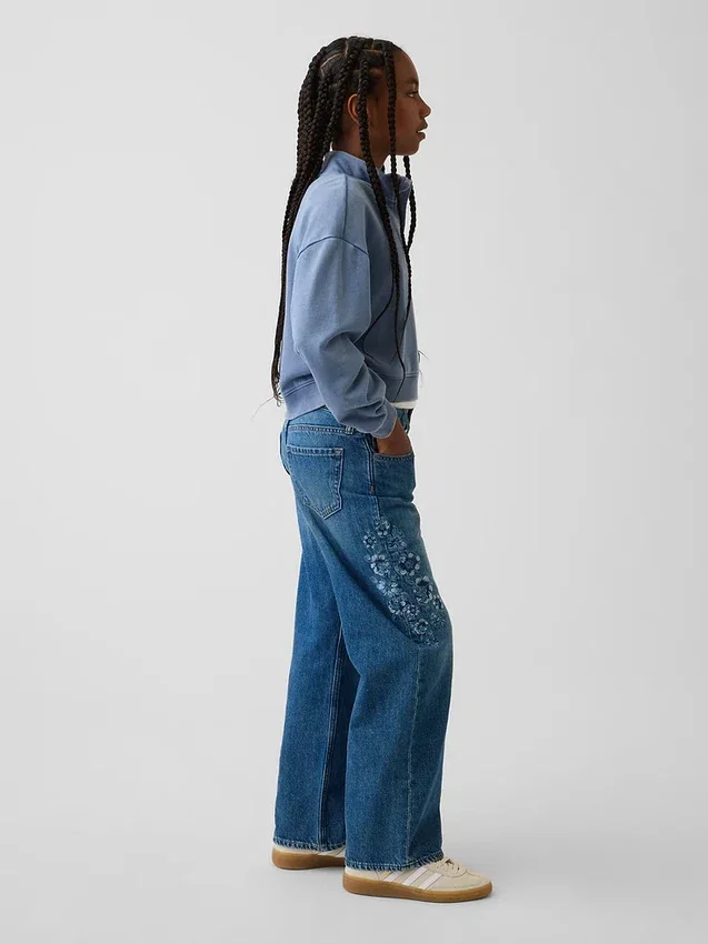 Kinderjeans met lage taille, brede pijpen en geborduurde bloemen