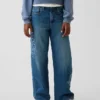 Kinderjeans met lage taille, brede pijpen en geborduurde bloemen