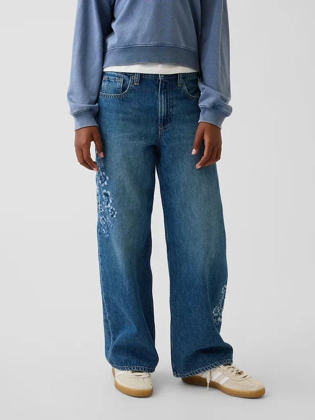 Kinderjeans met lage taille, brede pijpen en geborduurde bloemen