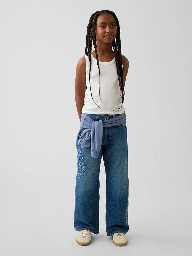Kinderjeans met lage taille, brede pijpen en geborduurde bloemen