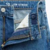 Kinderjeans met lage taille, brede pijpen en geborduurde bloemen