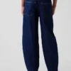 Kinderjeans met losse pasvorm en taps toelopende pijpen