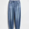 Kinderjeans met losse pasvorm en taps toelopende pijpen