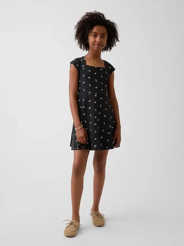 Kinderjurk van jersey met vierkante hals