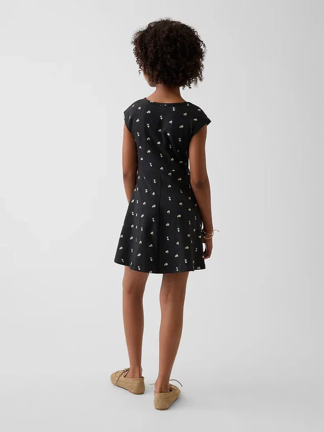 Kinderjurk van jersey met vierkante hals