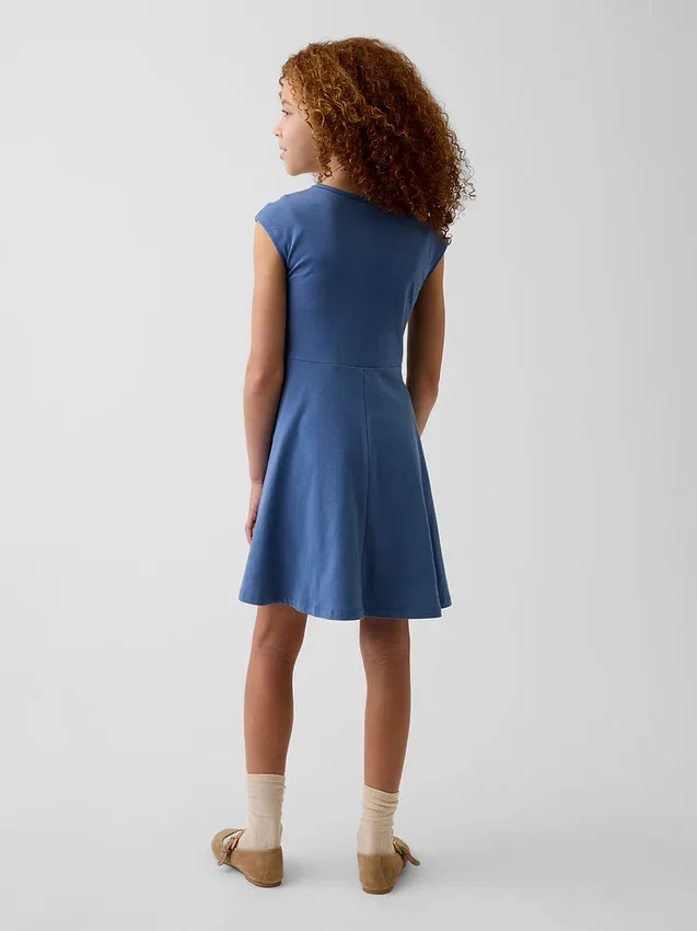 Kinderjurk van jersey met vierkante hals