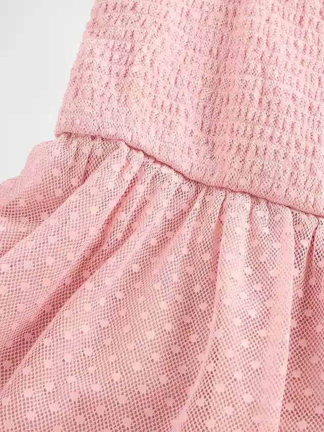 Kinderjurk van mesh met ruches en kapmouwtjes