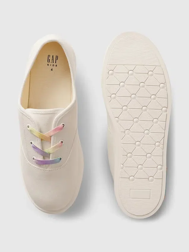 Kindersneakers met regenboogmotief