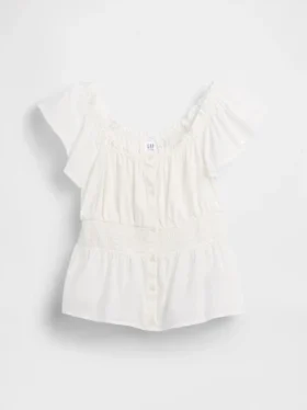 Kindertop met fladdermouwen en knoopsluiting aan de voorkant