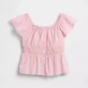Kindertop met fladdermouwen en knoopsluiting aan de voorkant